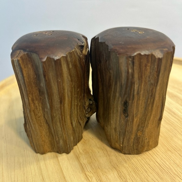 Vintage Rustic Wood Log Salt Pepper Shakers Cabin Mountain Decor Handcrafted - Picture 5 of 8